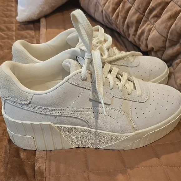 Puma Women's Cream Sneakers - Picture 1 of 2